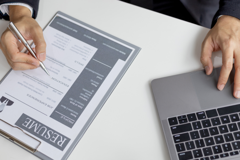 Crafting an Effective Finance Resume and LinkedIn Profile