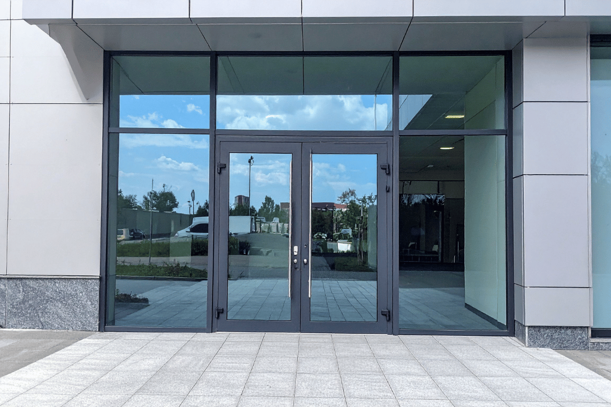 6 Ways Commercial Doors Improve Safety and Efficiency in Workplaces